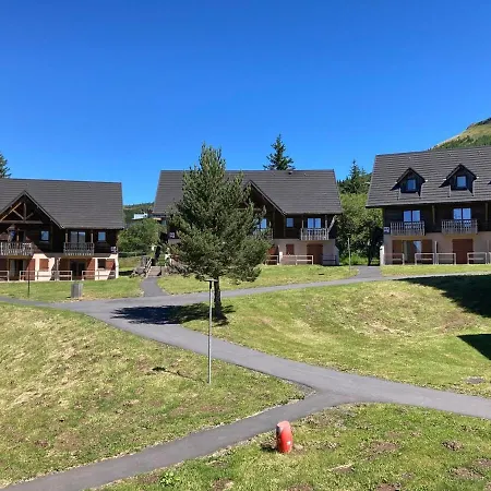 Апартаменты Duplex 8 Pers A Super-besse Avec Wifi Et Piscine Chauffee Бес-э-Сент-Анастез